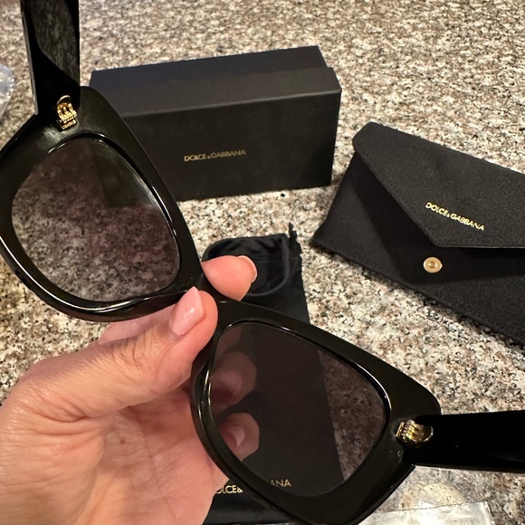 D&G woman’s sunglasses - Picture 4 of 8